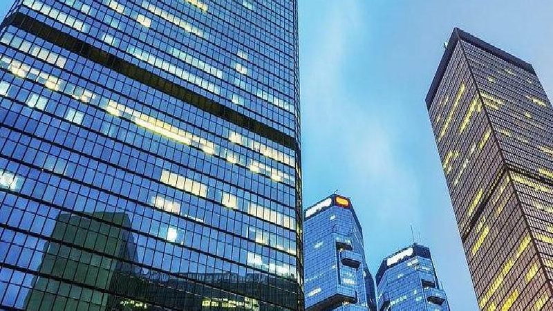 在选择数据中心运维工程师外包公司时，首先需要审查其资质。以下是一些关键资质：